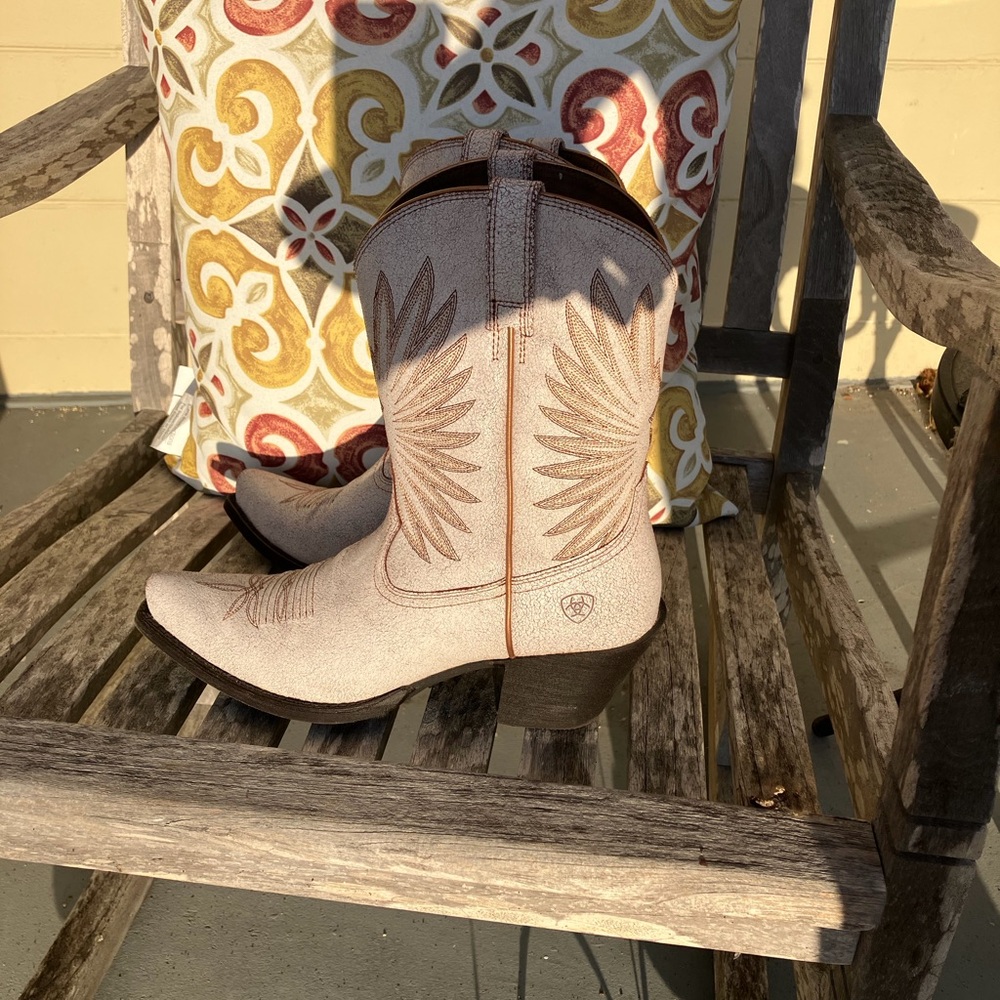 Ariat Suede leather women’s Western Boots - Picture 3 of 11